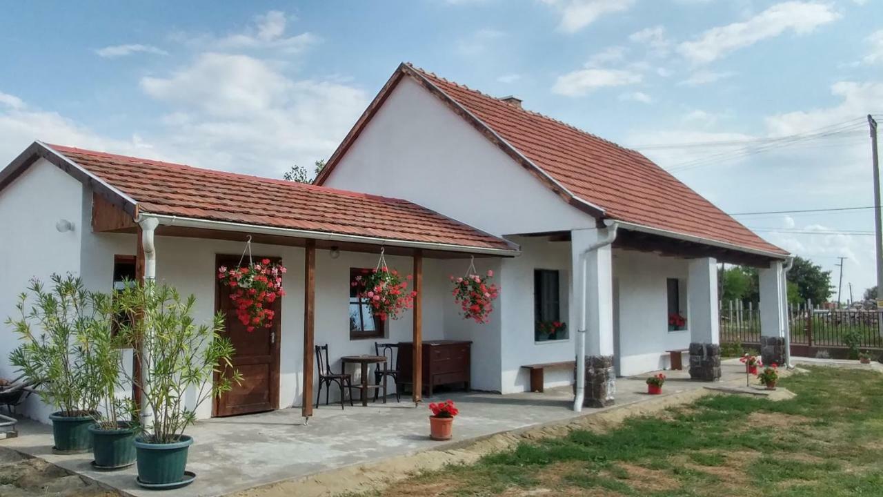 Oncsa Vendeghaz Ξενοδοχείο Gyöngyös Εξωτερικό φωτογραφία